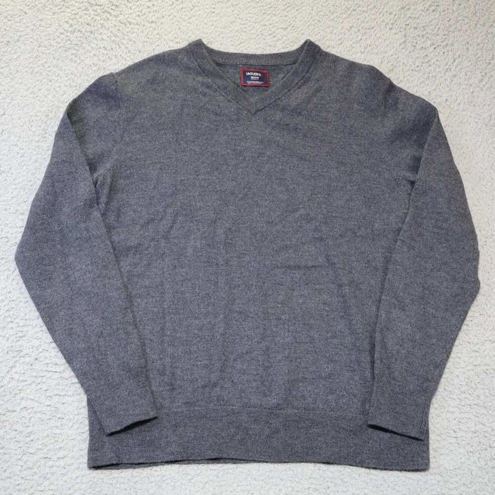 UNTUCKit Spitler V-Neck Sweater Mens Medium Gray Extrafine Merino Wool 40738